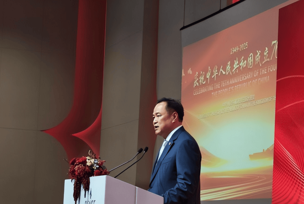 夏利法斯 vs伊斯特雷格_泰国新总理刚上台夏利法斯 vs伊斯特雷格，毫不避讳亲华立场，用中文高呼“中国万岁”