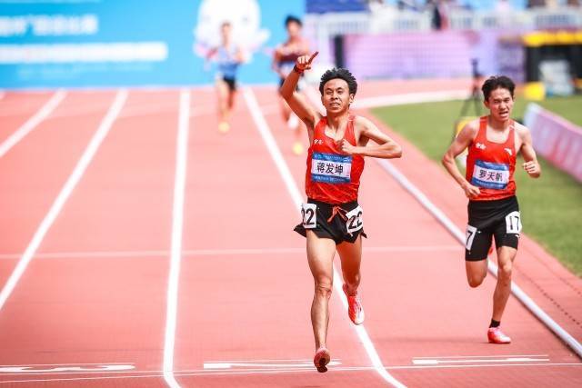 皇冠信用盘如何注册_率先冲线却因“配合犯规”被罚皇冠信用盘如何注册！十五运会男子万米“看门道”