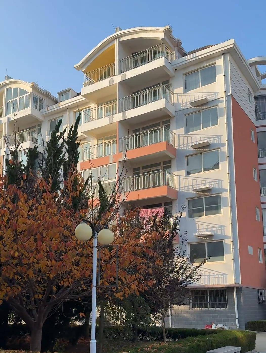 皇冠信用网最新地址_女子称丈夫花8万元网购70平海景房皇冠信用网最新地址，当地仍有多套起拍价1万的房型在售，中介：在乳山几万元能买房很正常